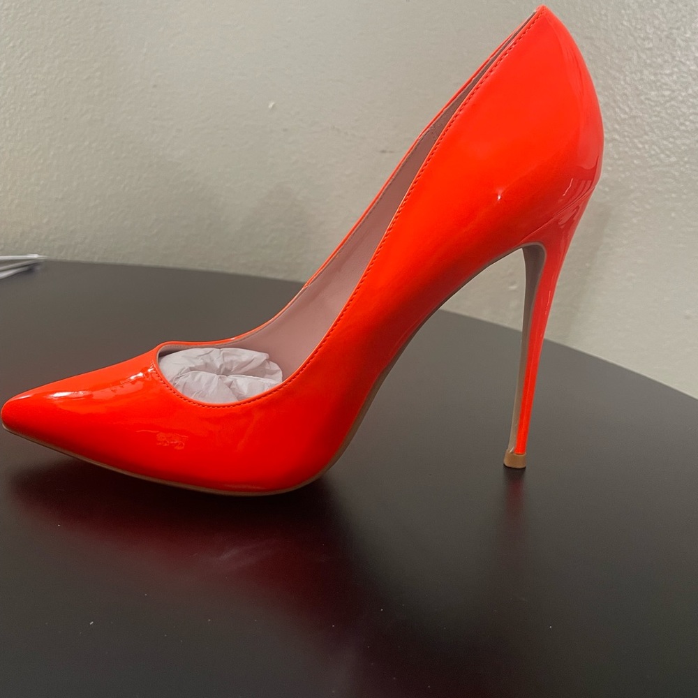 Size 11 neon pumps